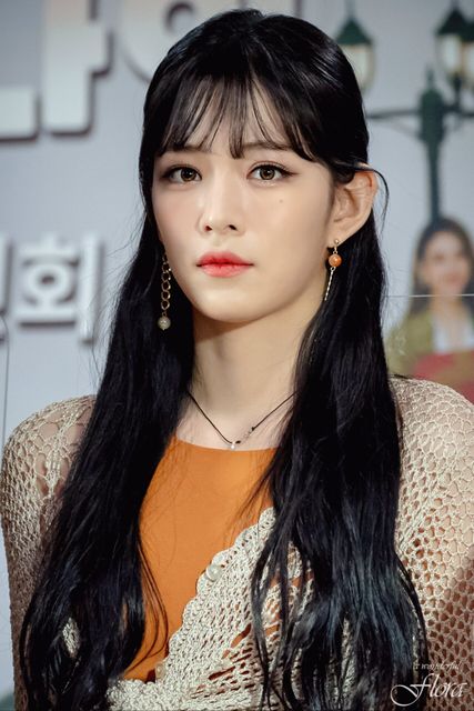 210522-fromis-9-Chaeyoung-documents-1